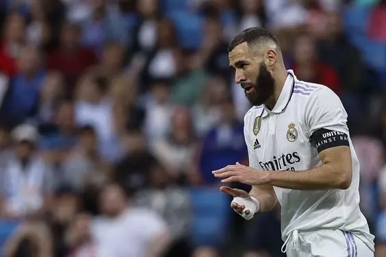 Karim Benzema rejoint le club saoudien d'Al-Ittihad : une nouvelle étape dans sa carrière image